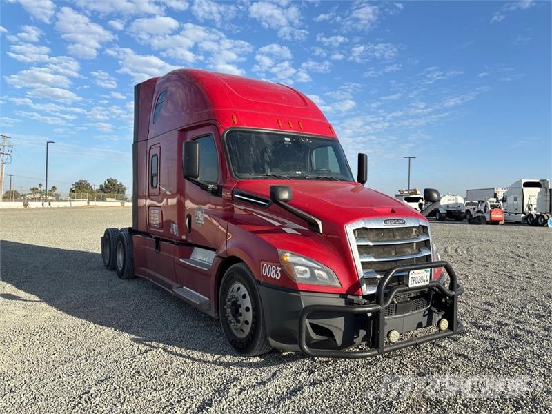 Freightliner Cascadia 126 6x4 T/A Sleeper Truck Tractor Nyergesvontatók