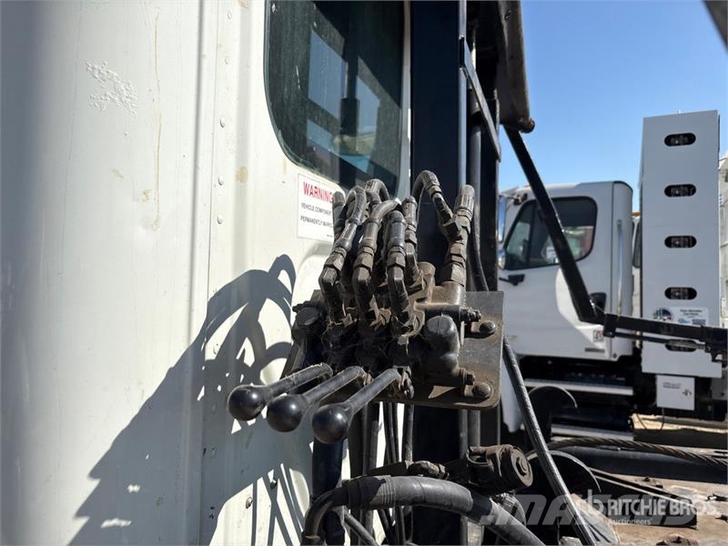 Freightliner Cascadia 125 6x4 Roll-Off Truck (Inoperable) شاحنات لوادر