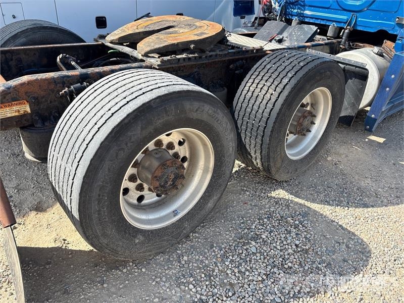 Freightliner Cascadia 125 6x4 T/A Sleeper Truck Tractor (Inoper 트랙터 유닛