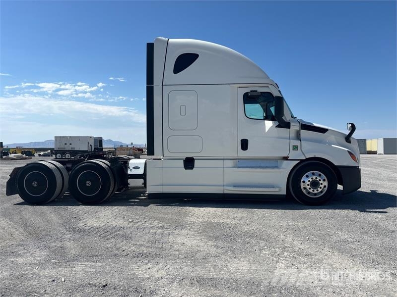 Freightliner Cascadia 126 6x4 T/A Sleeper Truck Tractor Sattelzugmaschinen