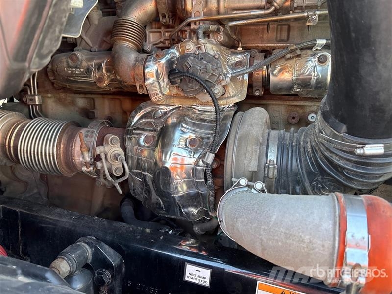 Freightliner Cascadia 126 T/A Sleeper Truck Tractor Sadulveokid