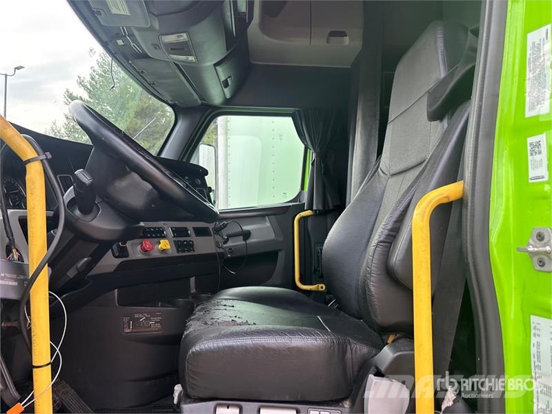 Freightliner Cascadia 126 T/A Sleeper Truck Tractor Prime Movers