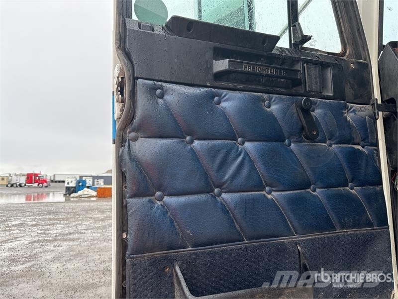 Freightliner Classic 120 6x4 Winch Truck (Inoperable) Recovery vehicles