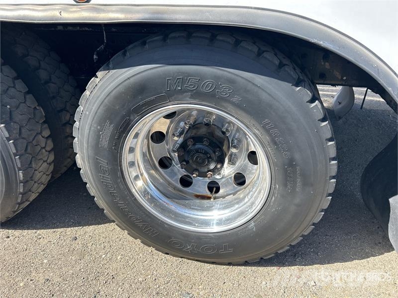 Freightliner Columbia 112 6x4 Lube Truck Säiliöautot