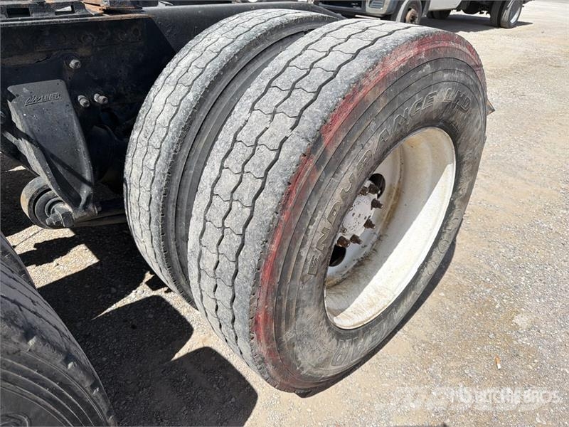 Freightliner Columbia 6x4 T/A Day Cab Truck Tractor Sattelzugmaschinen