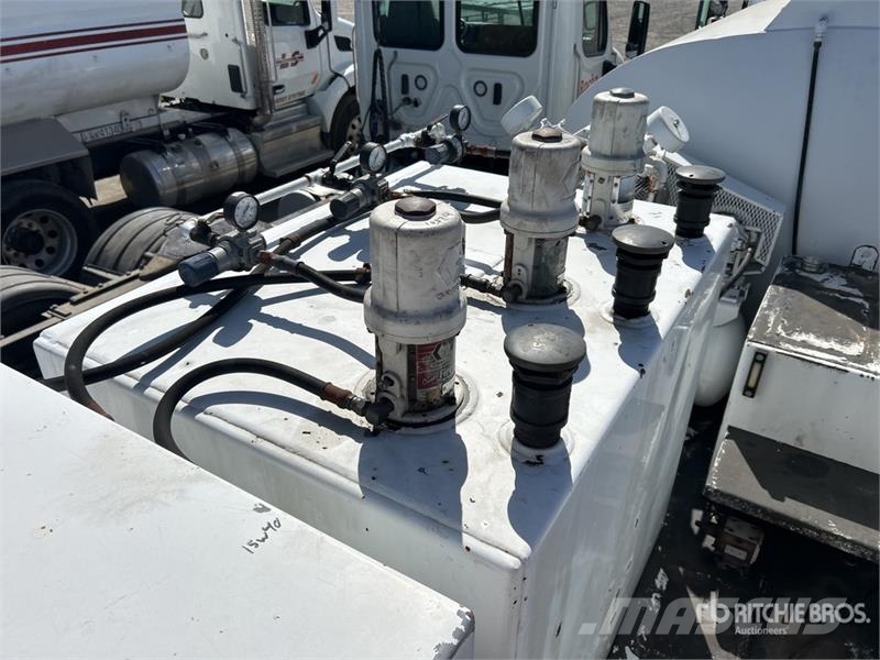 Freightliner Columbia 112 6x4 Lube Truck Säiliöautot
