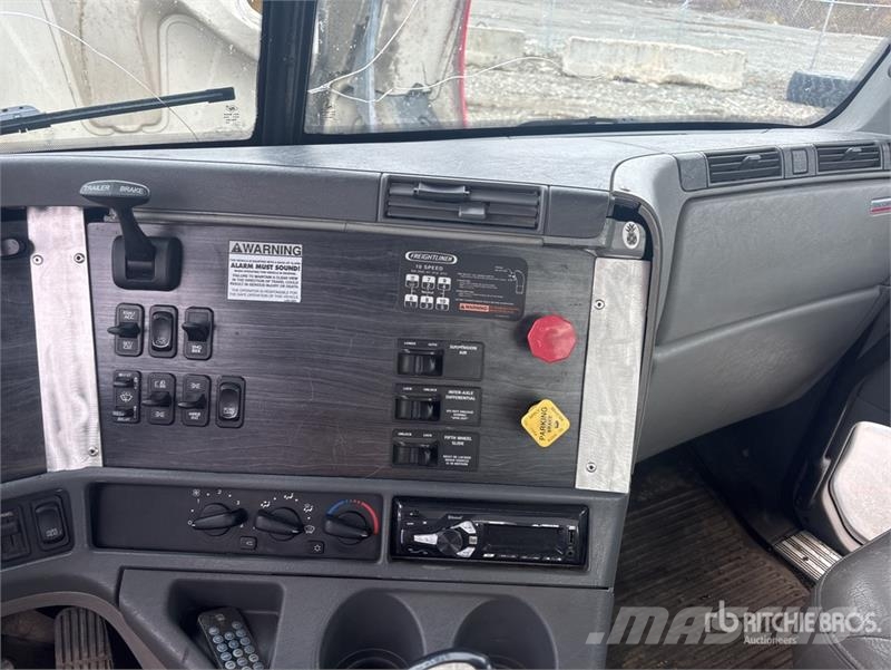 Freightliner Columbia 120 6x4 T/A Day Cab Truck Tractor Vlačilci