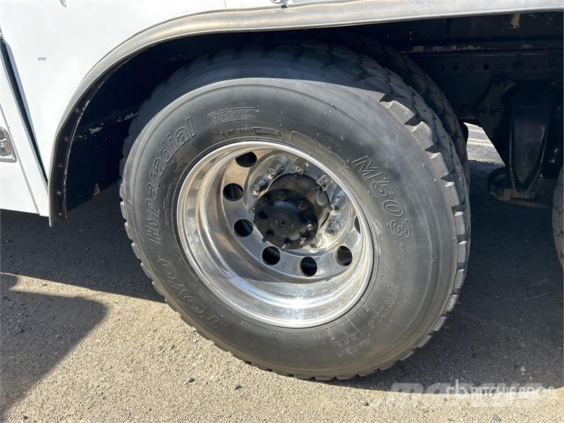 Freightliner Columbia 112 6x4 Lube Truck Säiliöautot