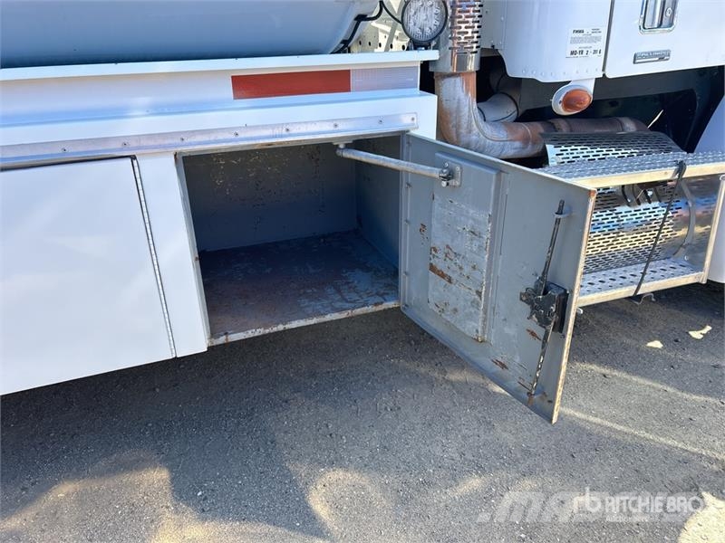 Freightliner Columbia 112 6x4 Lube Truck Säiliöautot