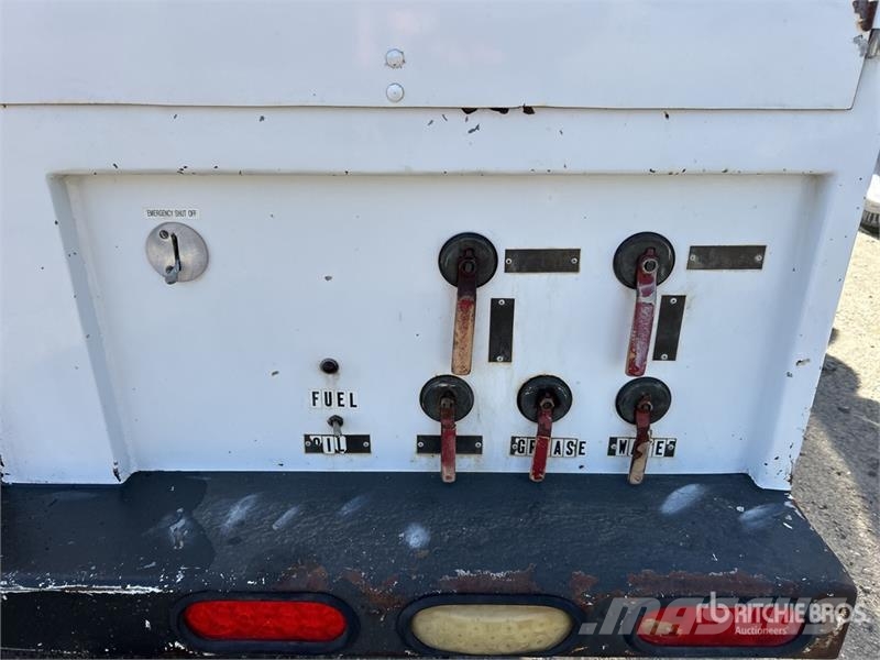 Freightliner Columbia 112 6x4 Lube Truck Säiliöautot