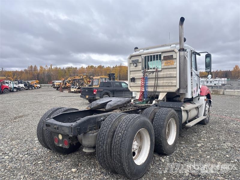 Freightliner Columbia 120 6x4 T/A Day Cab Truck Tractor Vlačilci