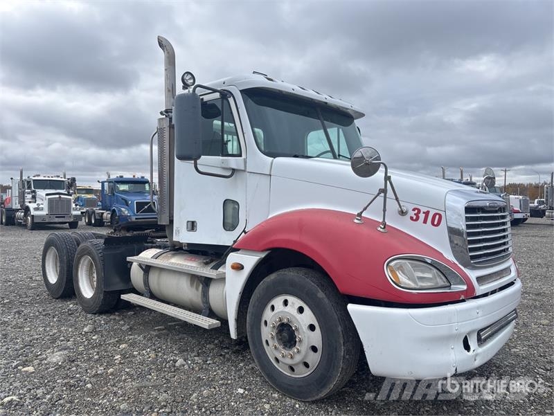 Freightliner Columbia 120 6x4 T/A Day Cab Truck Tractor Vlačilci