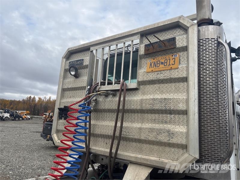Freightliner Columbia 120 6x4 T/A Day Cab Truck Tractor Vlačilci