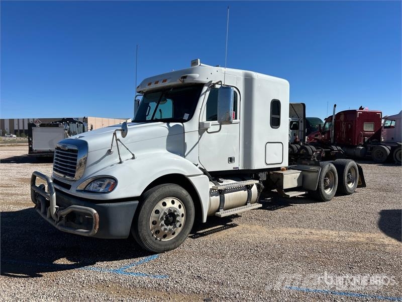 Freightliner Columbia 120 Camiones tractor