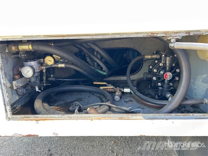 Freightliner Columbia 112 6x4 Lube Truck Säiliöautot