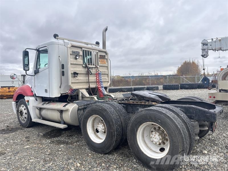 Freightliner Columbia 120 6x4 T/A Day Cab Truck Tractor Vlačilci
