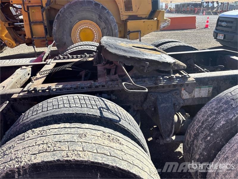 Freightliner Coronado 6x4 T/A Sleeper Truck Tractor Sadulveokid