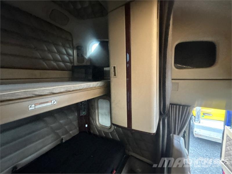 Freightliner Coronado 122SD Tracteur routier