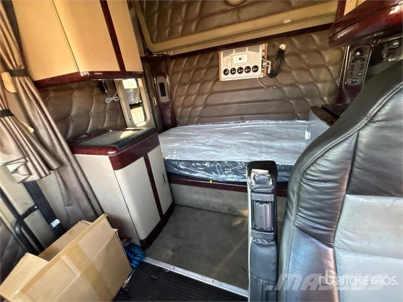 Freightliner Coronado 6x4 T/A Sleeper Truck Tractor Sadulveokid