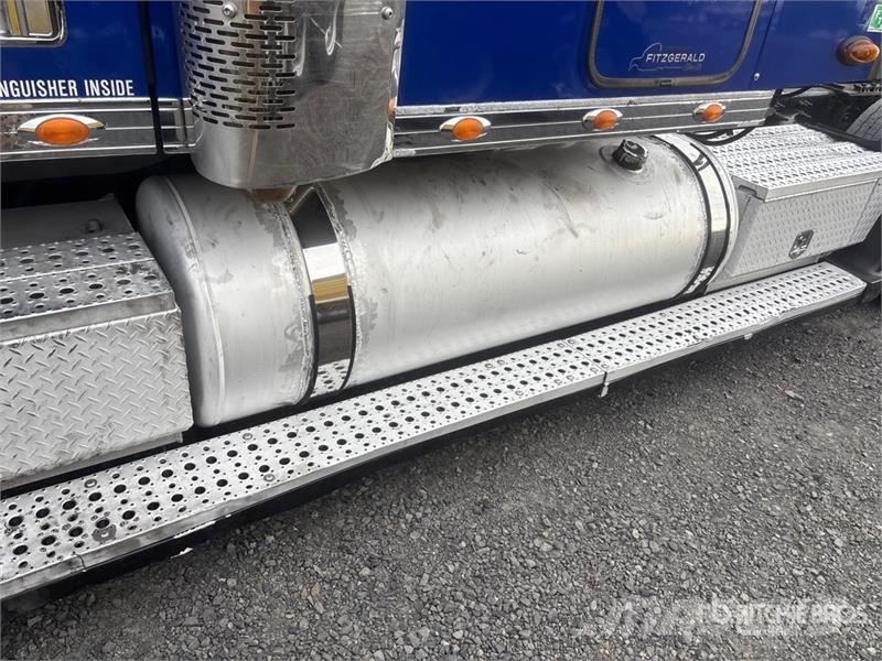 Freightliner Coronado 122SD Tracteur routier