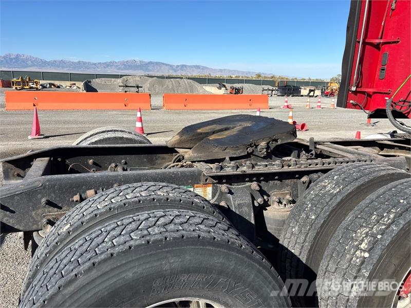 Freightliner Coronado 6x4 T/A Sleeper Truck Tractor Sadulveokid