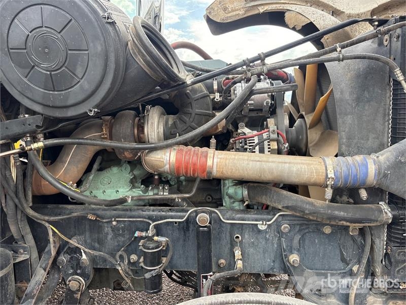 Freightliner Coronado 132 6x4 T/A Dump Truck Wywrotki