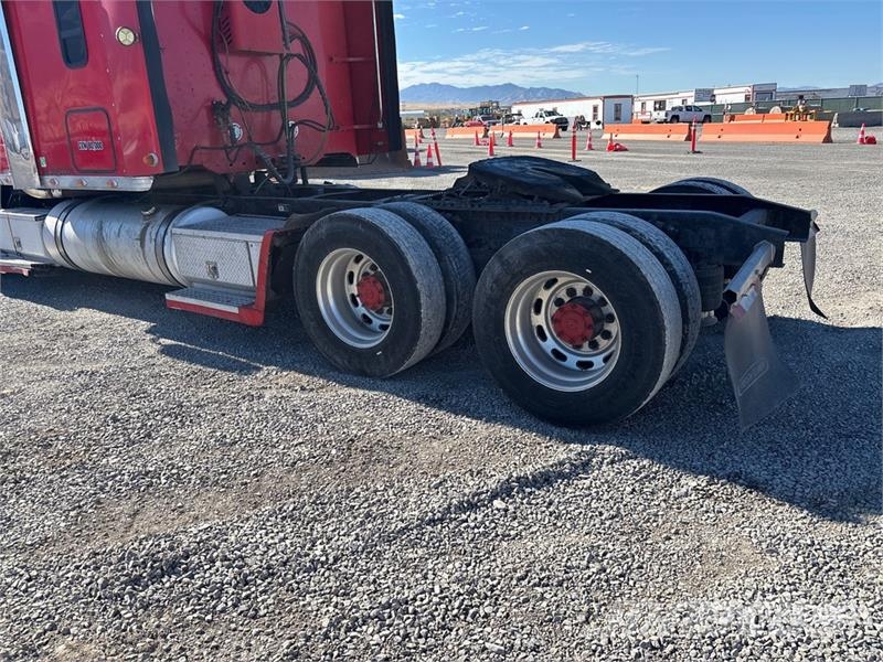 Freightliner Coronado 6x4 T/A Sleeper Truck Tractor Sadulveokid