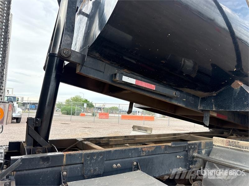 Freightliner Coronado 132 6x4 T/A Dump Truck Wywrotki
