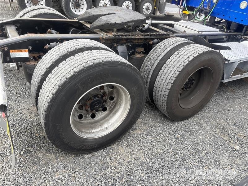 Freightliner Coronado 122SD Tracteur routier