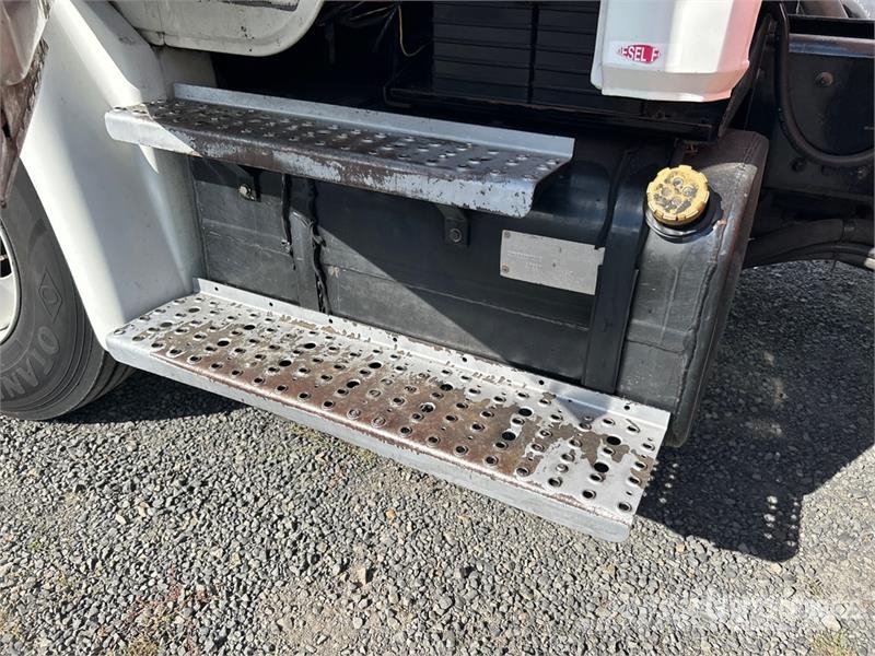 Freightliner FL 70 レッカー車