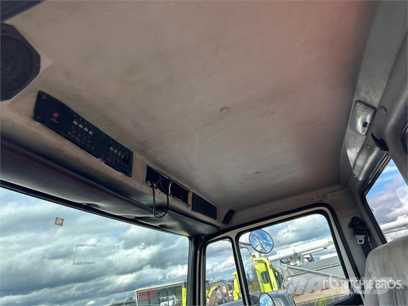Freightliner FL 70 レッカー車