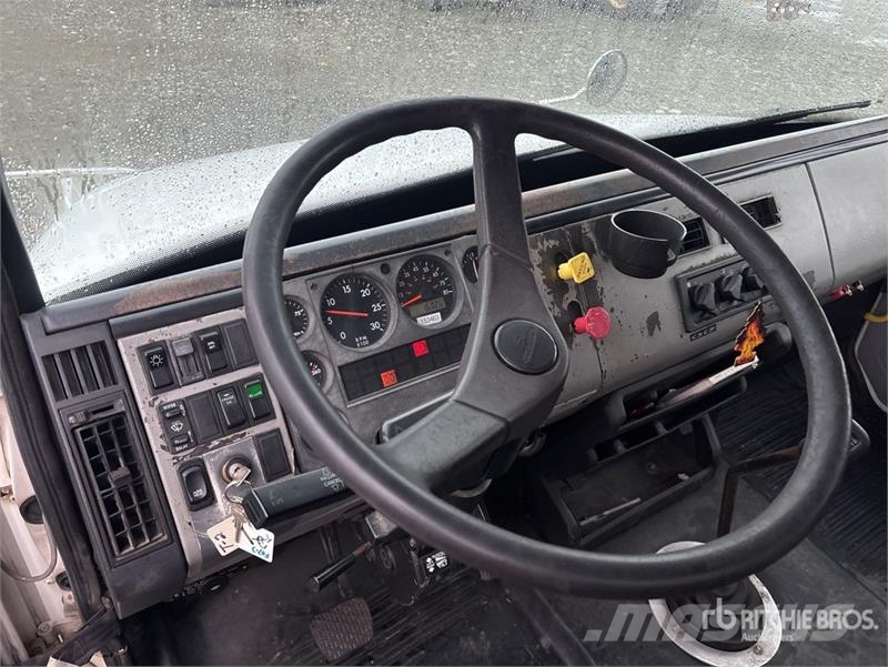 Freightliner FL 70 Sattelzugmaschinen