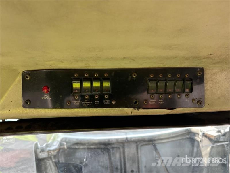 Freightliner FL 70 レッカー車