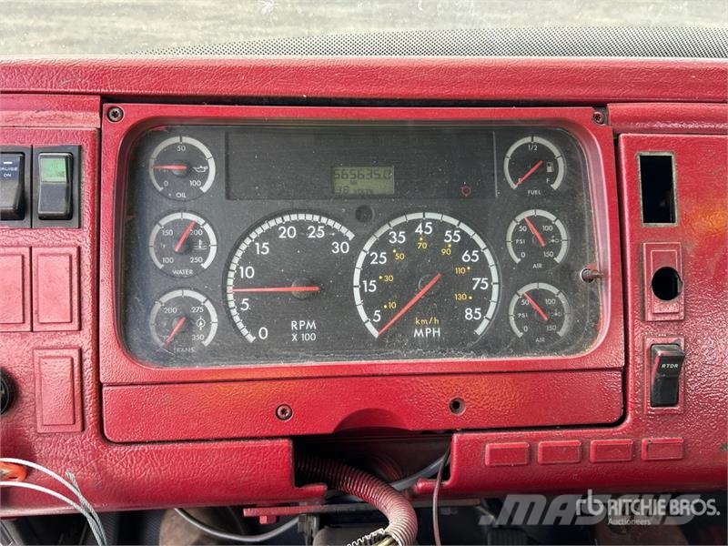 Freightliner FL 70 レッカー車