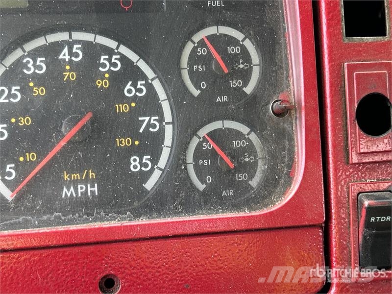 Freightliner FL 70 レッカー車