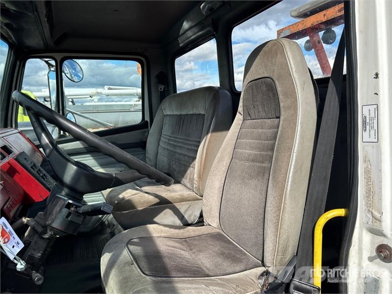 Freightliner FL 70 レッカー車