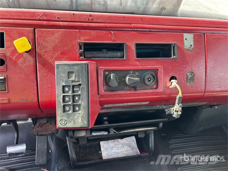 Freightliner FL 70 レッカー車