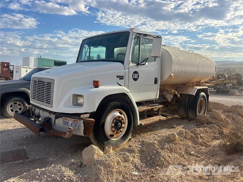 Freightliner FL 70 2000 gal 4x2 Water Truck Polewaczki