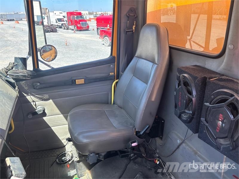 Freightliner FL-70 4x2 Service Truck Kommunal-Sonderfahrzeuge
