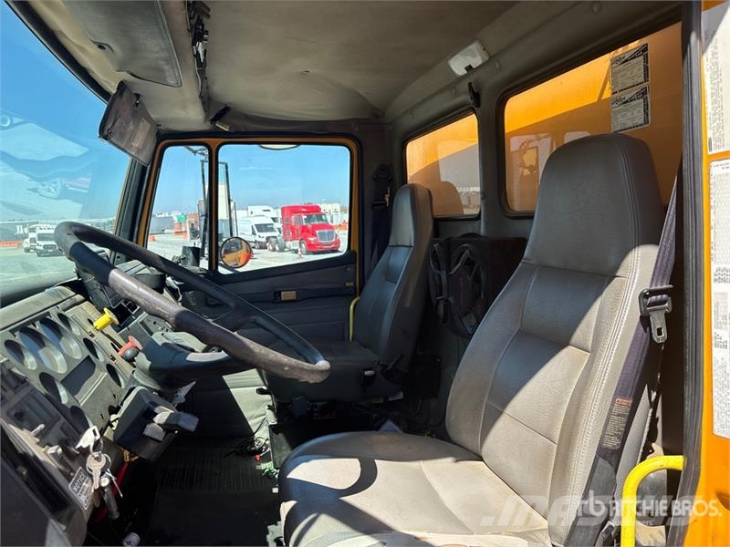 Freightliner FL-70 4x2 Service Truck Kommunal-Sonderfahrzeuge
