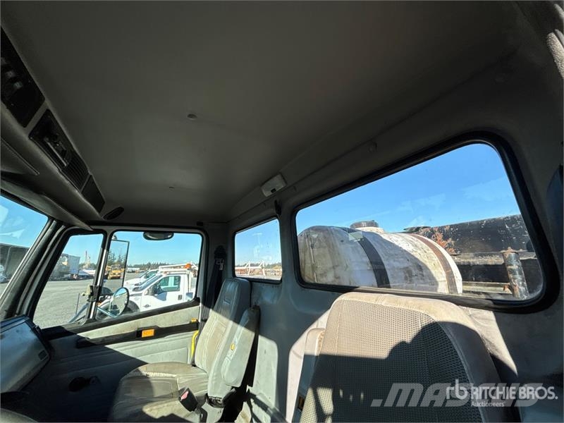 Freightliner FL 80 Säiliöautot