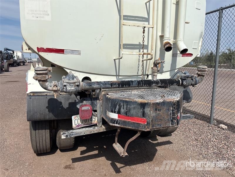 Freightliner FL 80 Cisterny na vodu