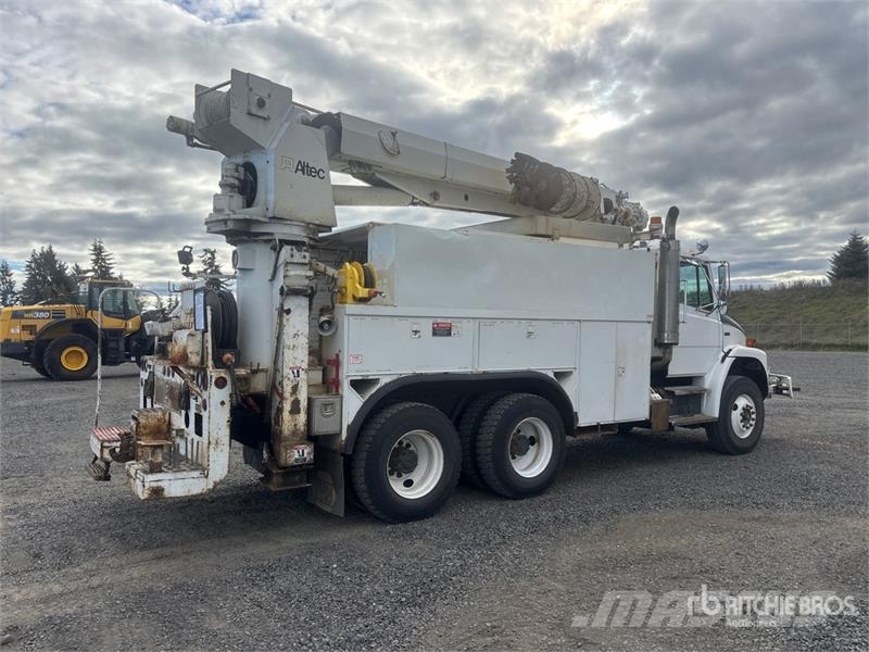 Freightliner FL 80 移動式鑽機車