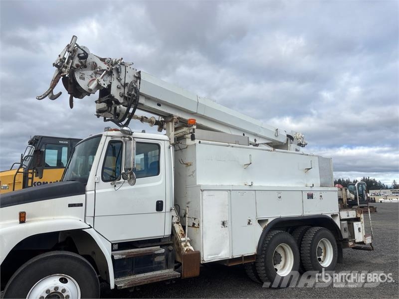 Freightliner FL 80 移動式鑽機車
