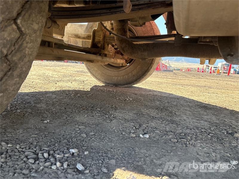 Freightliner FL112 8x4 Tri/A Dump Truck Самоскиди