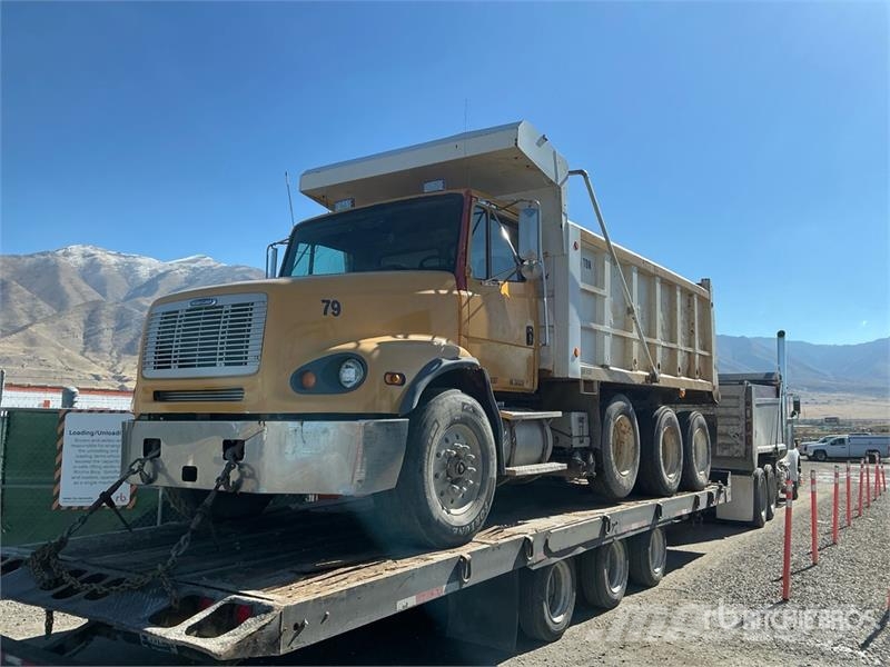 Freightliner FL112 8x4 Tri/A Dump Truck Самоскиди