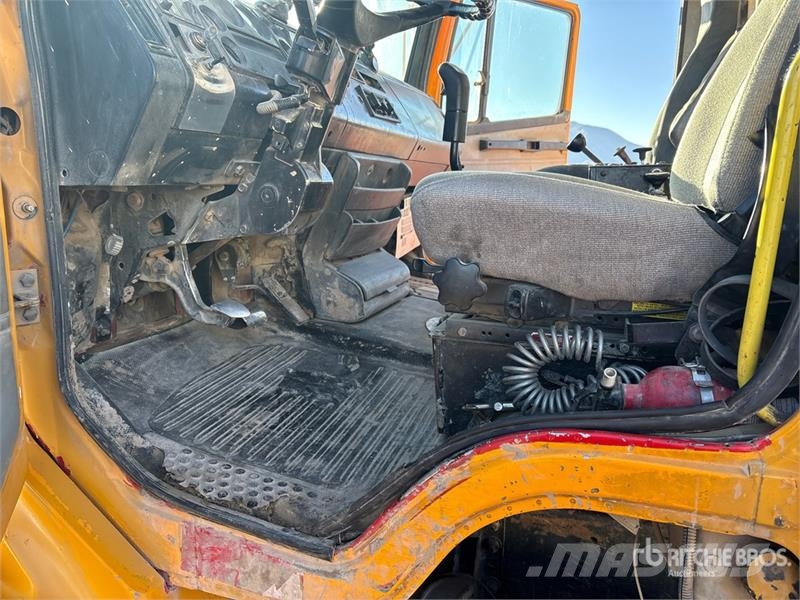 Freightliner FL112 8x4 Tri/A Dump Truck Самоскиди