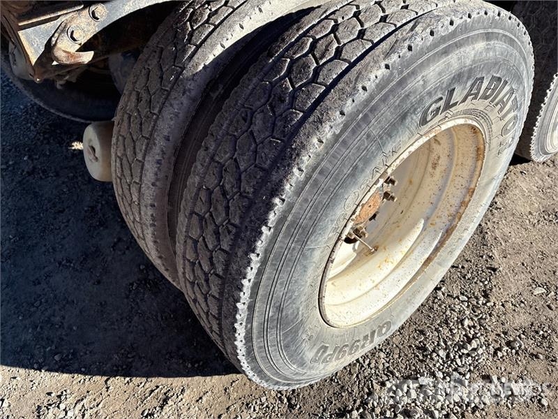 Freightliner FL112 8x4 Tri/A Dump Truck Самоскиди