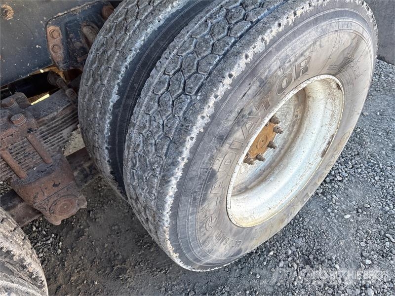 Freightliner FL112 8x4 Tri/A Dump Truck Самоскиди