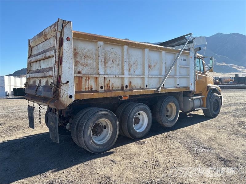 Freightliner FL112 8x4 Tri/A Dump Truck Самоскиди